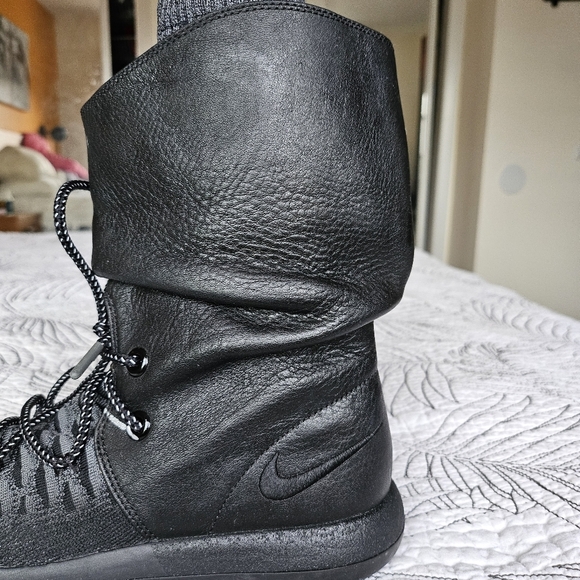 EUC Nike Roshe 2 Hi Flyknit Slouch Leather Boots W Sz 7 All Black Gray - Picture 5 of 16